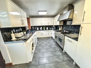 Kitchen- click for photo gallery